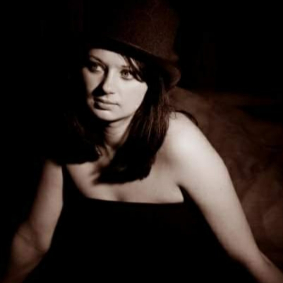 Meet your Posher, Jeanie Marie - Picture 2 of 5